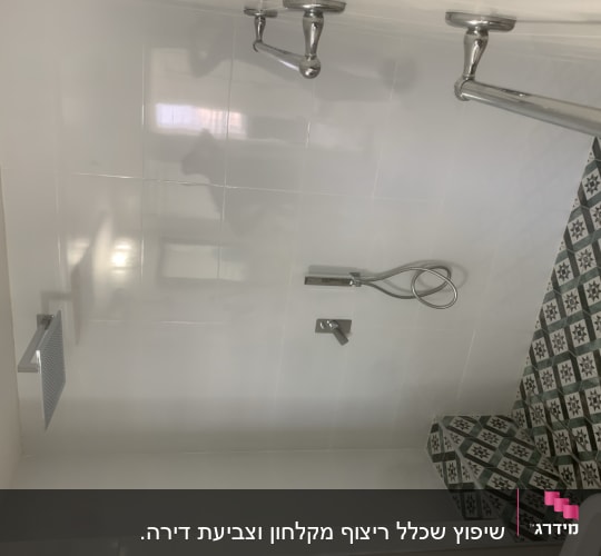 שיפוץ שכלל ריצוף מקלחון וצביעת דירה.